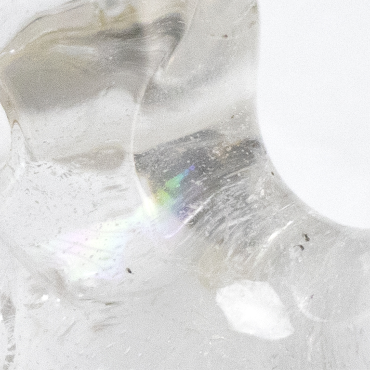 古の時代から愛されたクリスタル【一点もの】勾玉 山梨水晶（虹あり）31mm