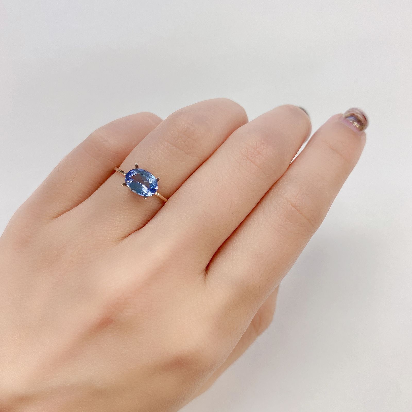 バイカラータンザナイト（宝石名タンザナイト） タンザニア産 1.544ct ソ付 8.1×6mm前後