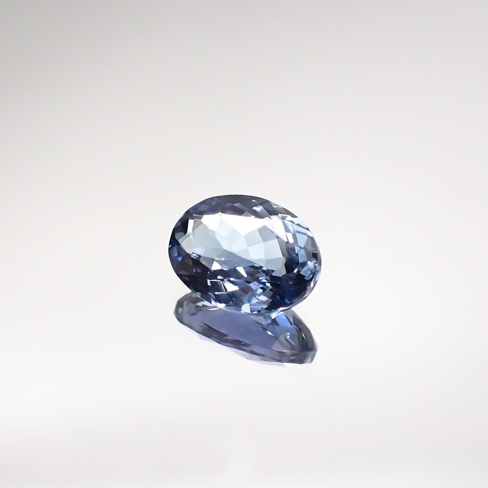 バイカラータンザナイト（宝石名タンザナイト） タンザニア産 1.292ct ソ付 8×6mm前後