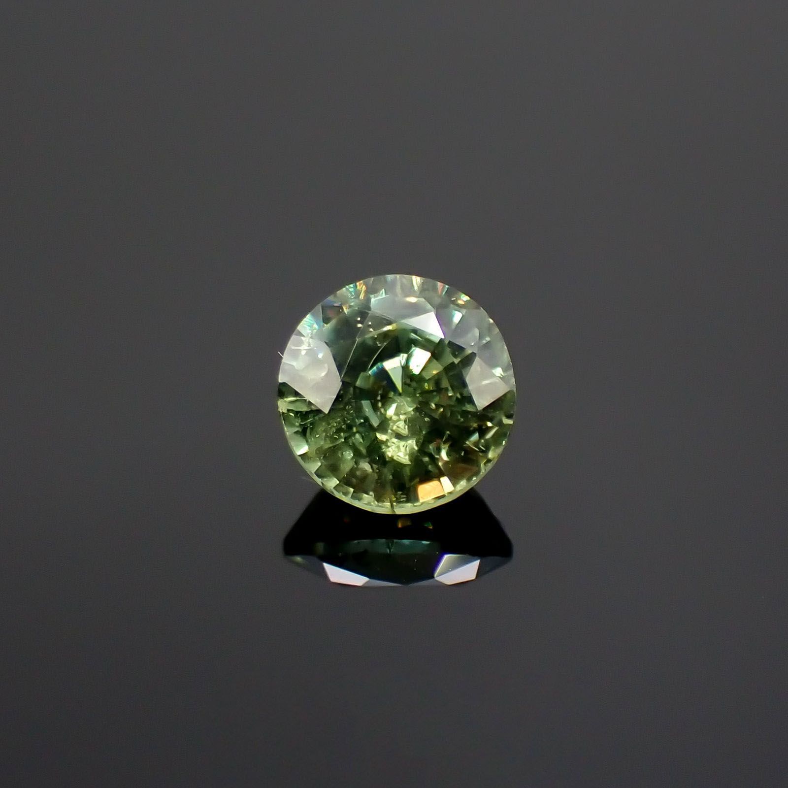 デマントイドガーネット（宝石名デマントイド・ガーネット） ナミビア産 0.78ct 識別済 5.1×5.1mm前後