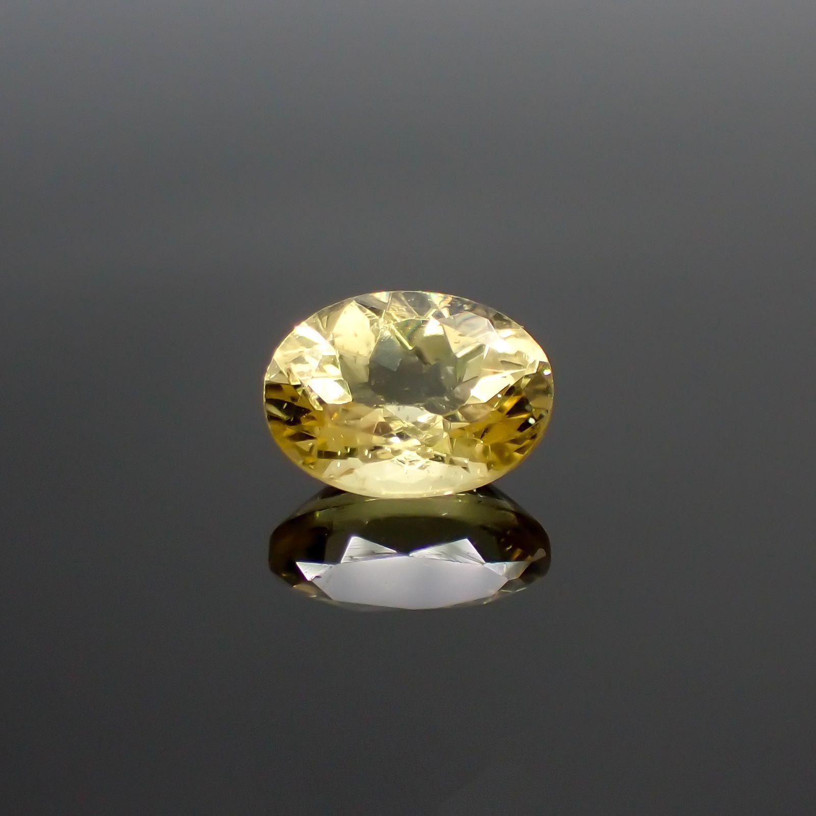 レモンイエローアパタイト（宝石名アパタイト） メキシコ産 1.41ct 識別済 8.1×6.1mm前後