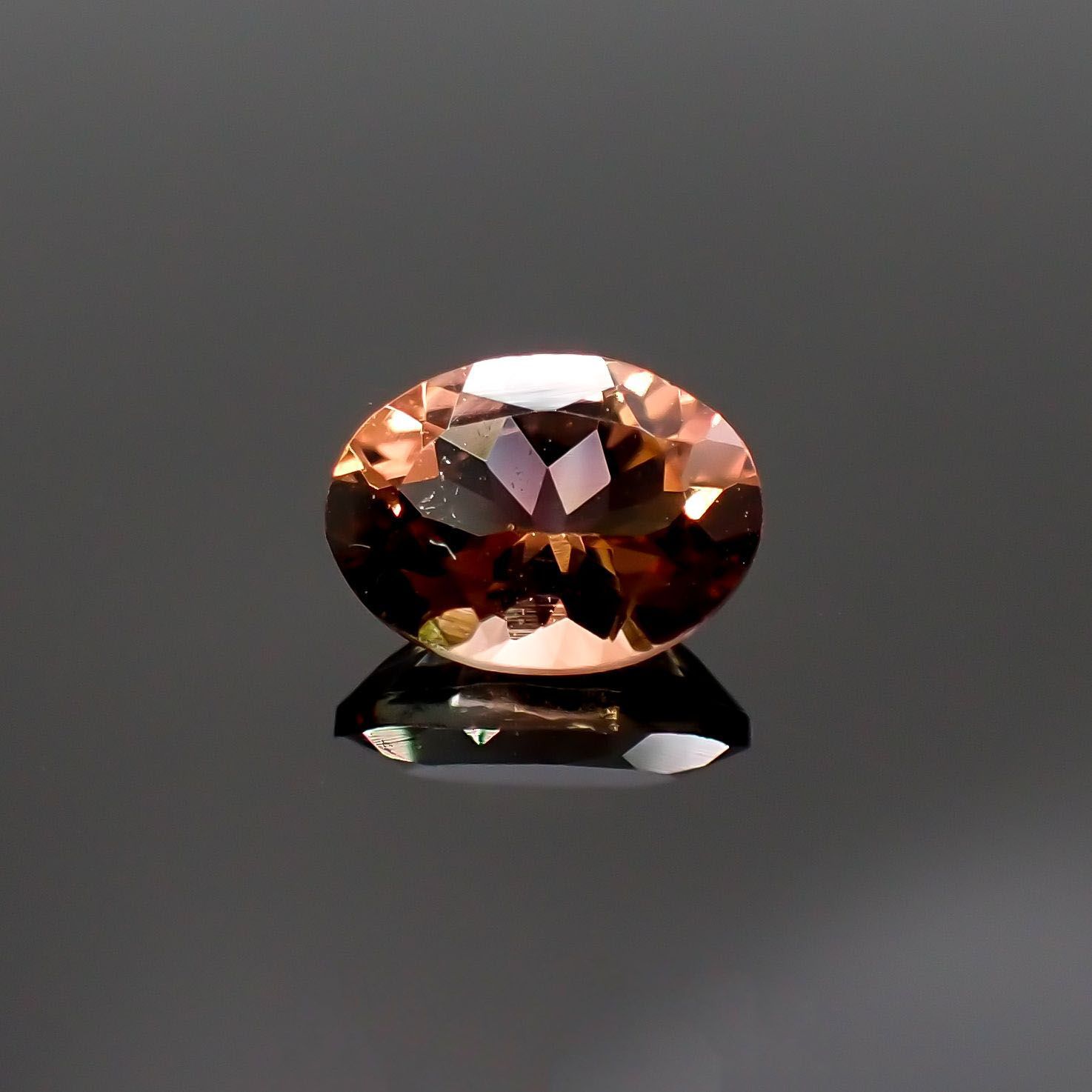 バイカラートルマリン（宝石名バイカラー・トルマリン） コンゴ民主共和国産 1.255ct ソ付 8×6mm前後