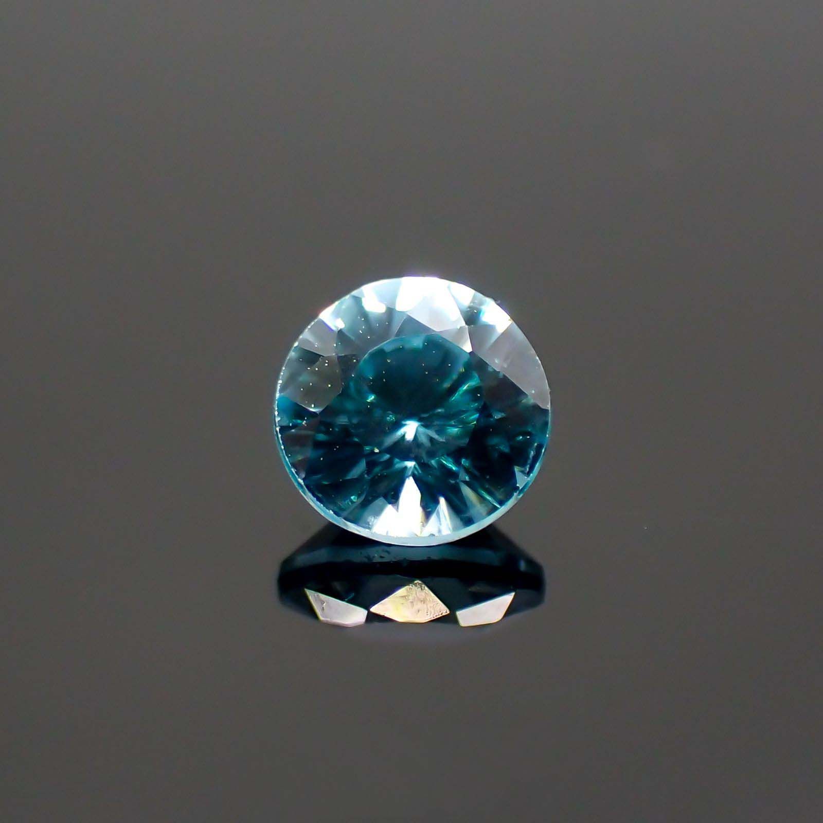 ブルージルコン（宝石名ジルコン）カンボジア産 0.75ct 識別済 5×4.9mm前後