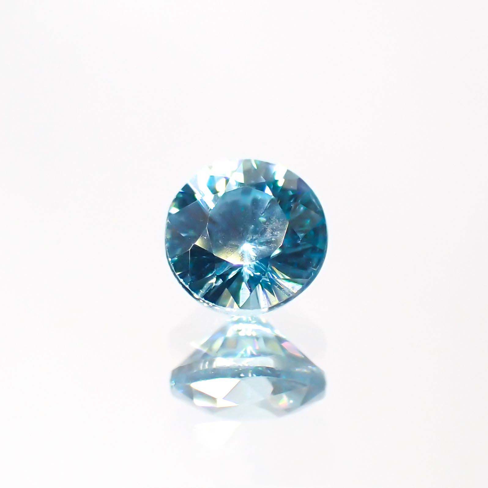 ブルージルコン（宝石名ジルコン）カンボジア産 0.75ct 識別済 5×4.9mm前後