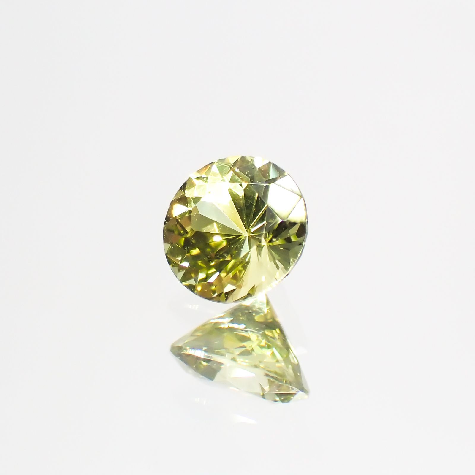 クリソベリル（宝石名クリソベリル）マダガスカル産 0.35ct 識別済 4.1×4.1mm前後