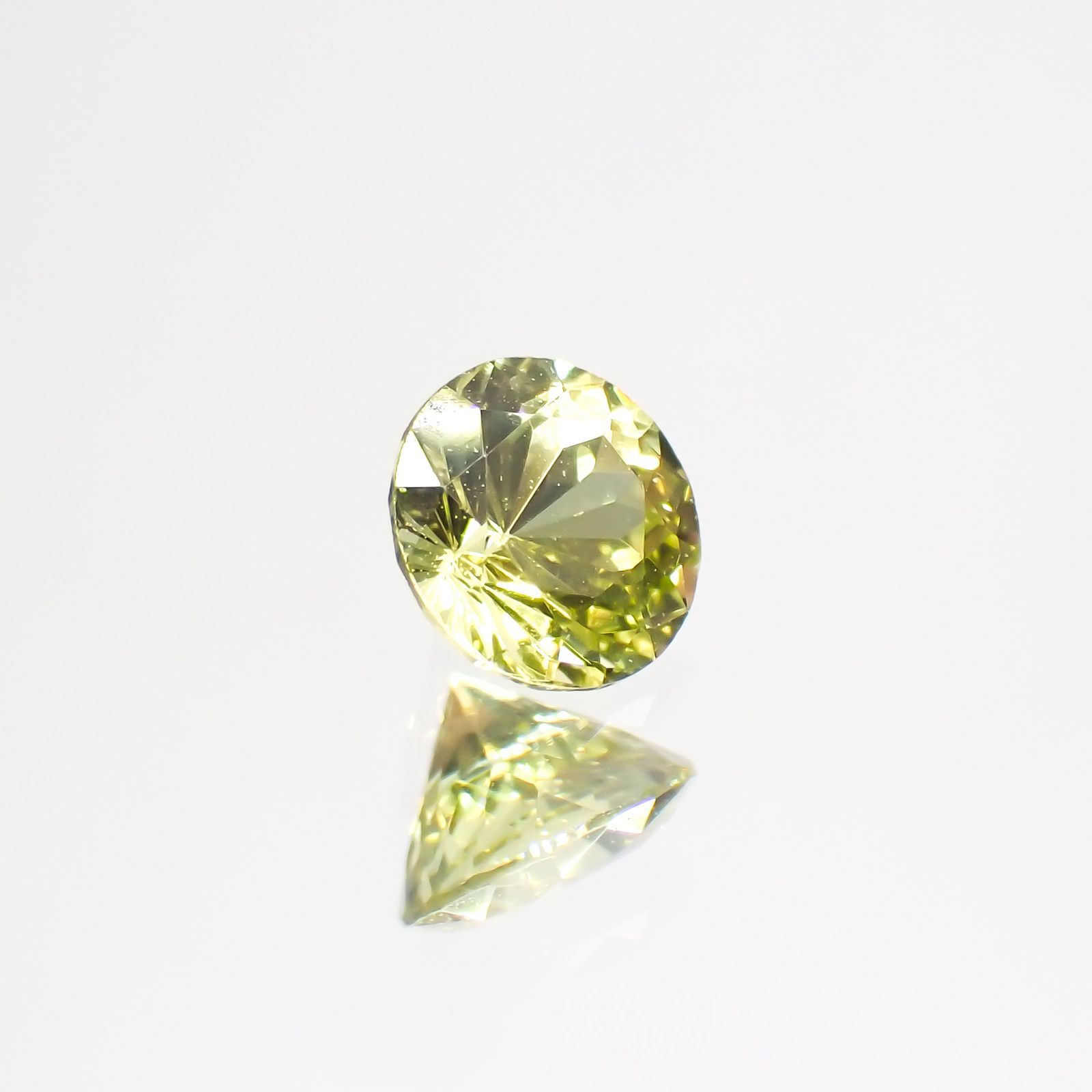 クリソベリル（宝石名クリソベリル）マダガスカル産 0.35ct 識別済 4.1×4.1mm前後