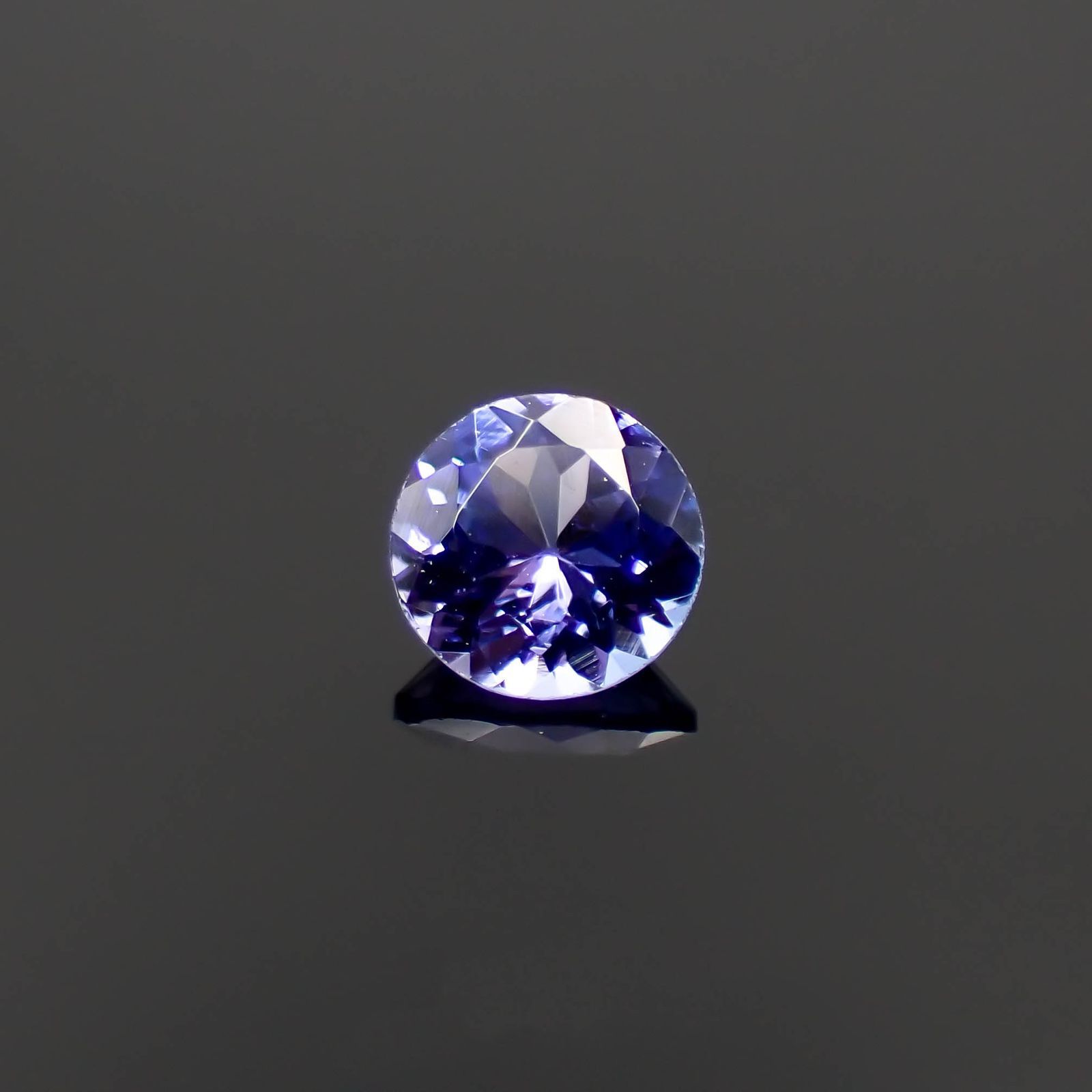 タンザナイト（宝石名タンザナイト）タンザニア産 0.46ct 識別済 5×4.9mm前後