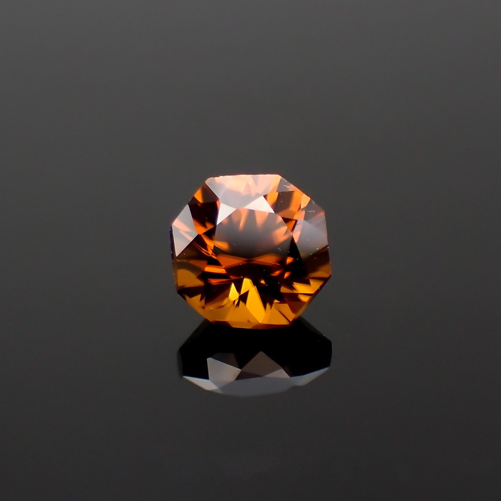 ◇オクタゴンカット◇オレンジジルコン（宝石名ジルコン）スリランカ/カンボジア産 0.87ct 識別済 5×4.9mm前後