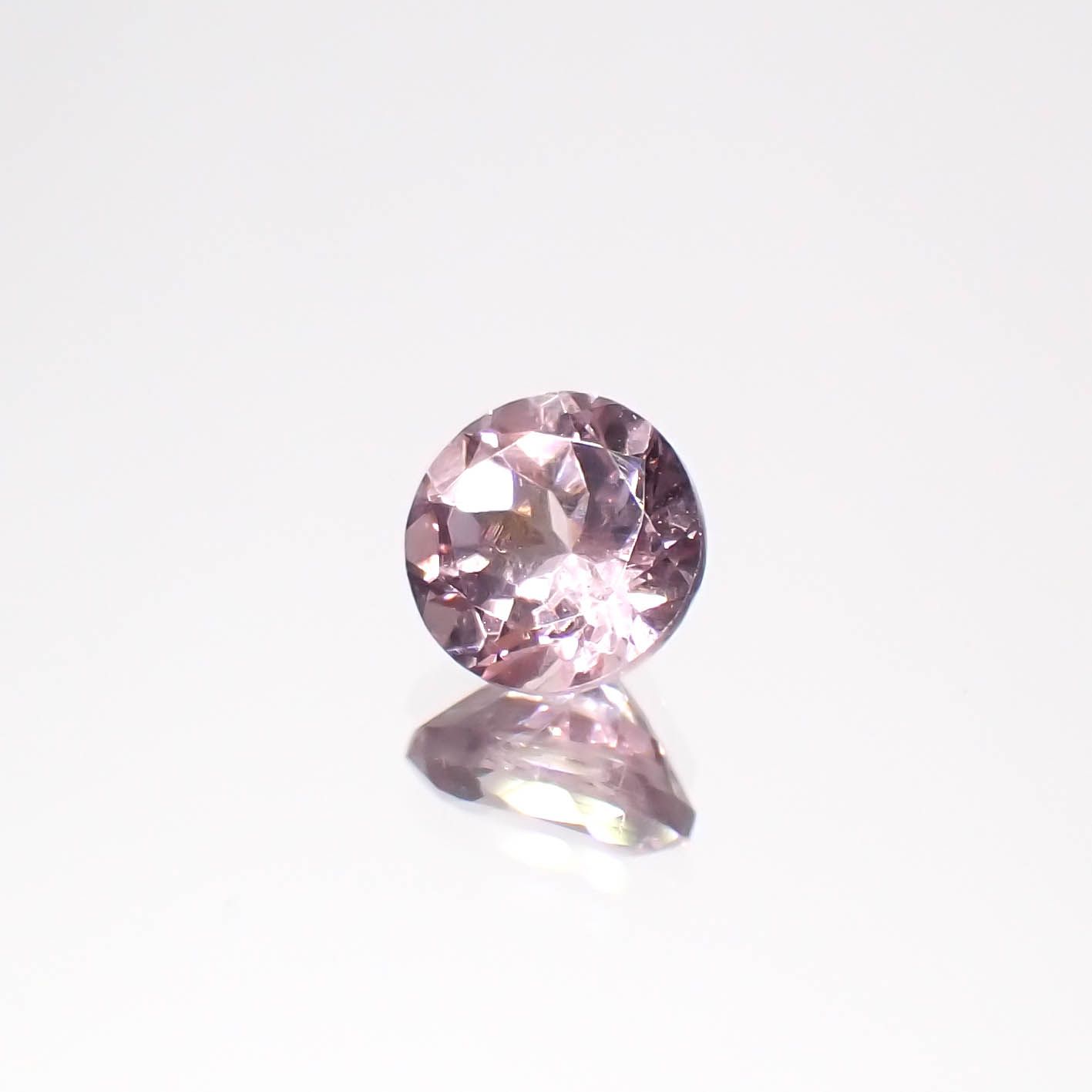 ドラゴンガーネット タンザニア産 0.64ct 5.1×5mm前後