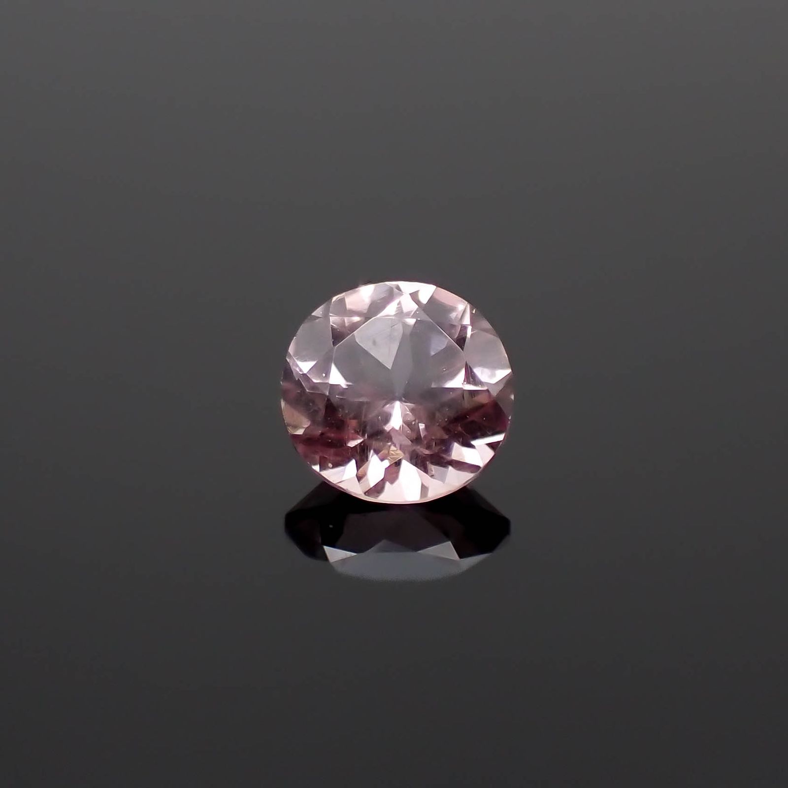 ドラゴンガーネット タンザニア産 0.56ct 5×4.9mm前後