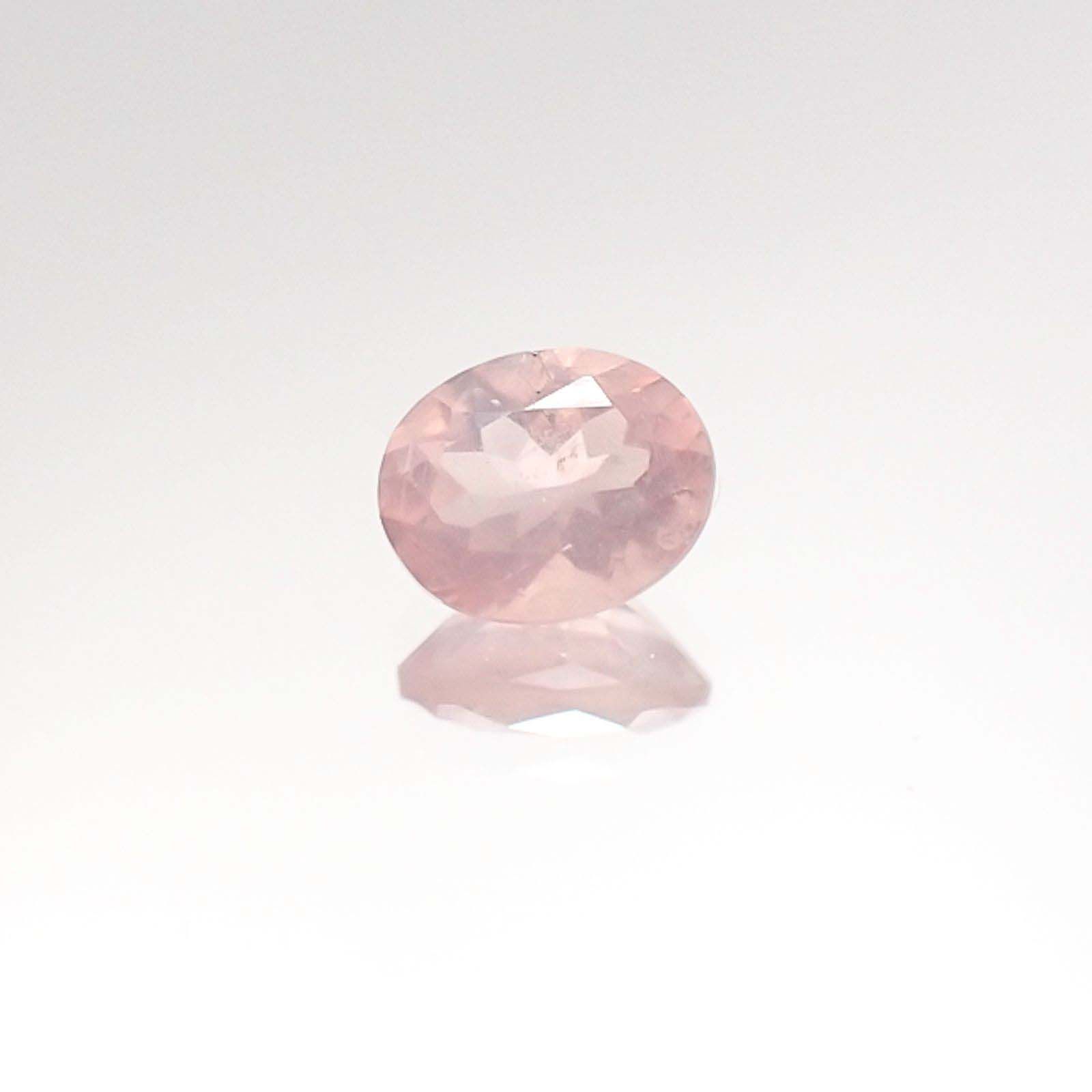 ディープローズクォーツ（宝石名ローズ・クォーツ）モザンビーク産 0.47ct 識別済 5.8×4.6mm前後