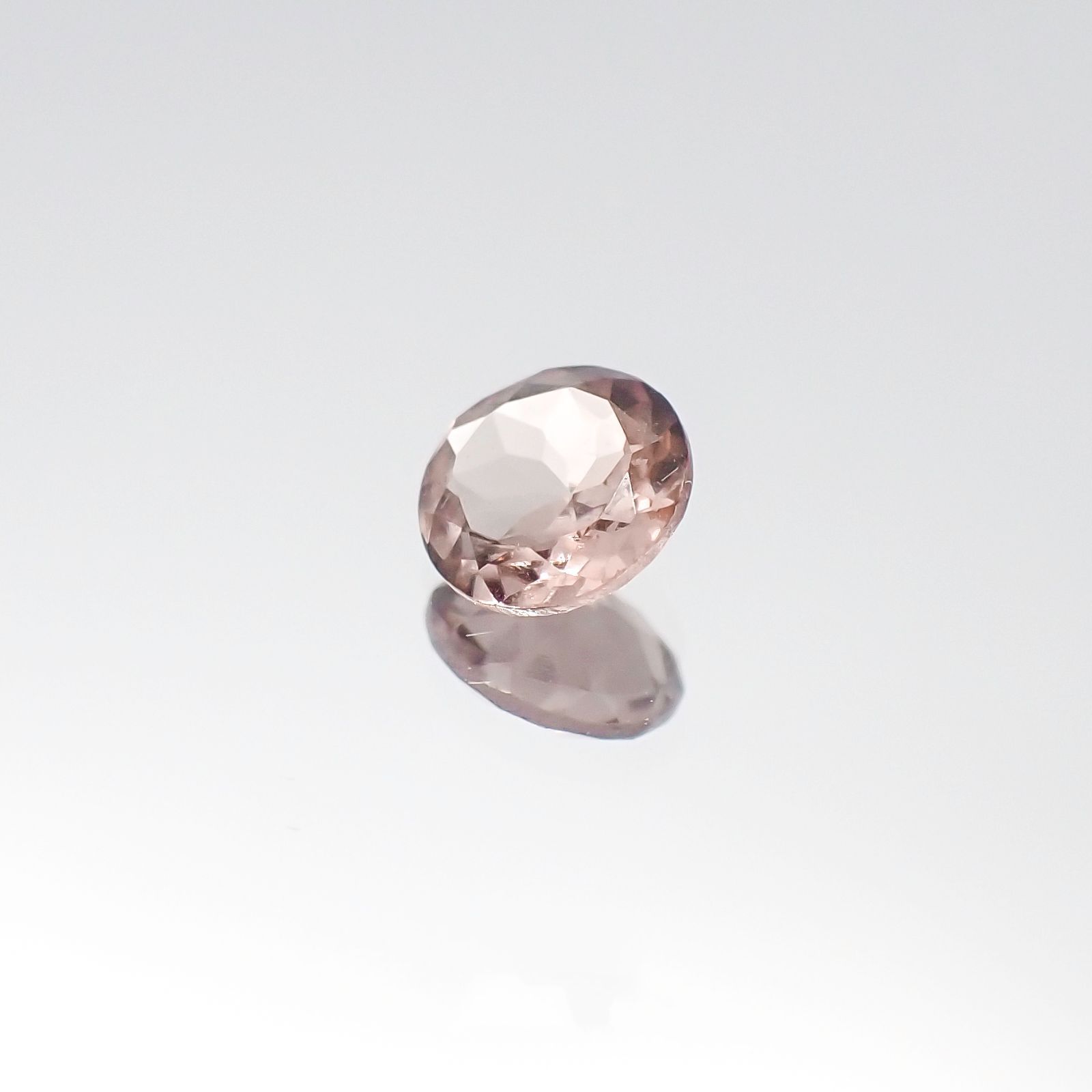 カラーチェンジマラヤガーネット（宝石名ガーネット）タンザニア・マヘンゲ産 0.53ct 識別済 5.1×5.1mm前後