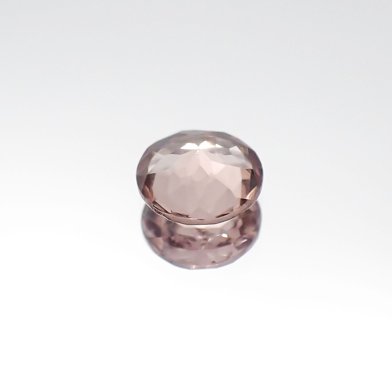 カラーチェンジマラヤガーネット（宝石名ガーネット）タンザニア・マヘンゲ産 0.53ct 識別済 5.1×5.1mm前後