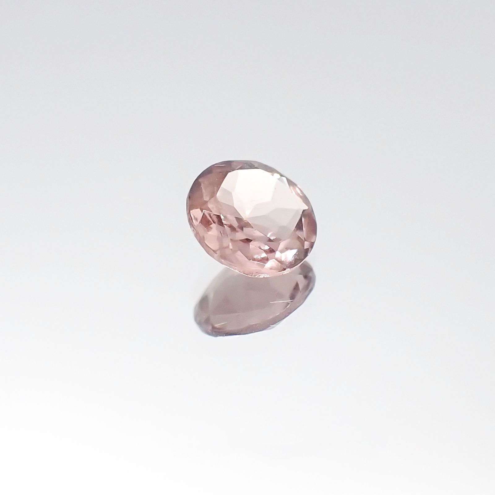 カラーチェンジマラヤガーネット（宝石名ガーネット）タンザニア・マヘンゲ産 0.53ct 識別済 5.1×5.1mm前後