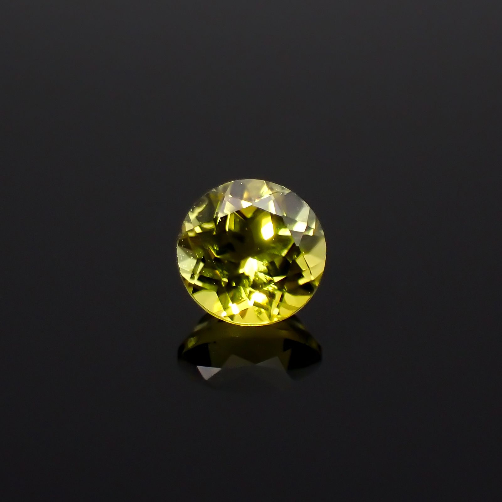 カナリートルマリン ザンビア・カナリー鉱山産 0.27ct 3.9×3.9mm前後