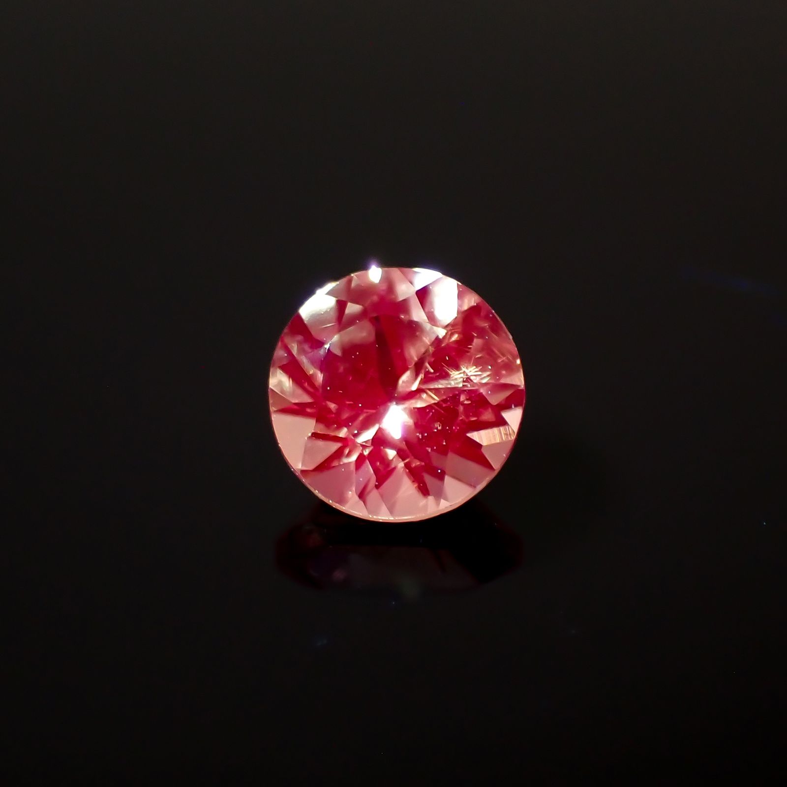 ドラゴンガーネット タンザニア産 0.59ct 4.9×4.9mm前後