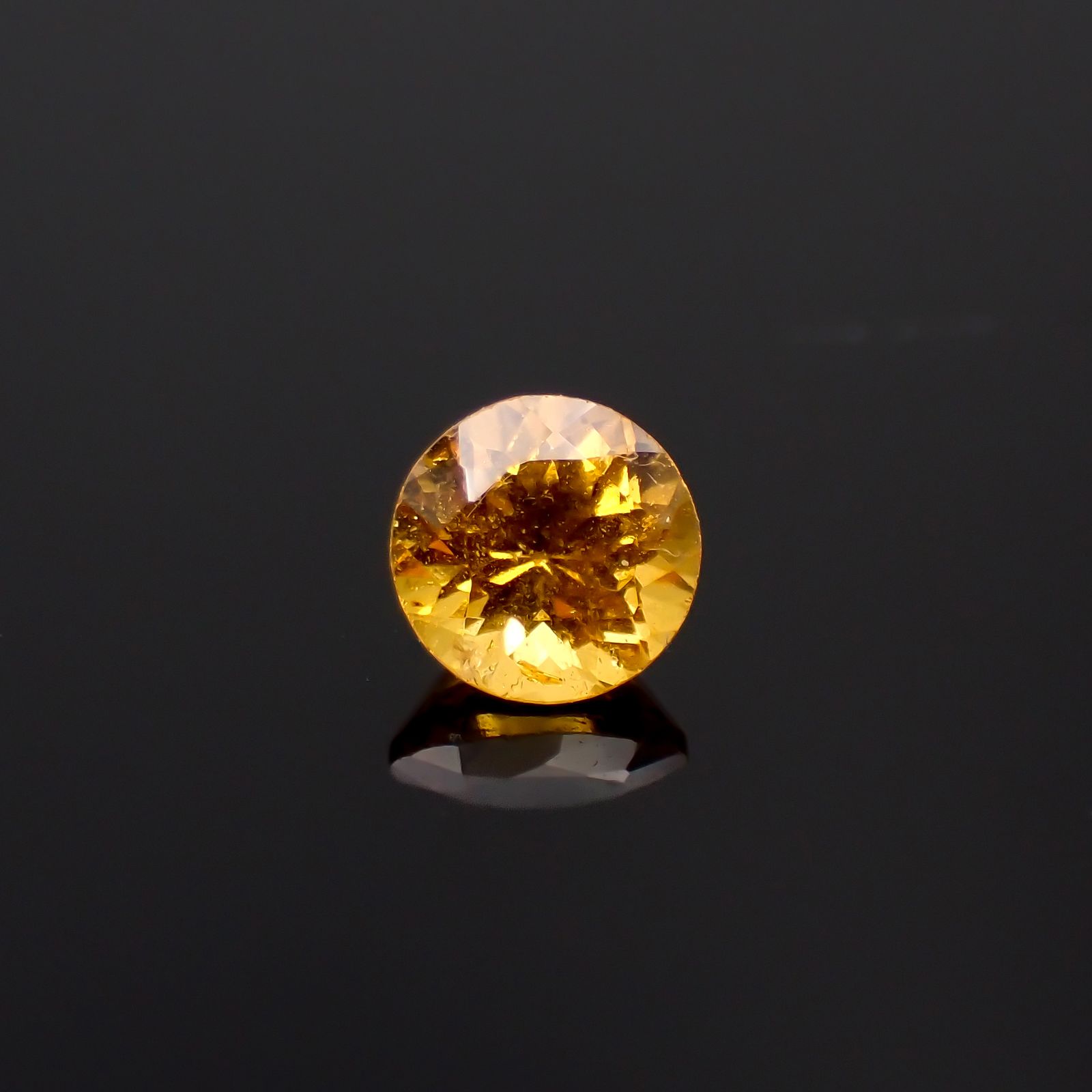 スペサルティンガーネット ナイジェリア産 0.70ct 5×5mm前後