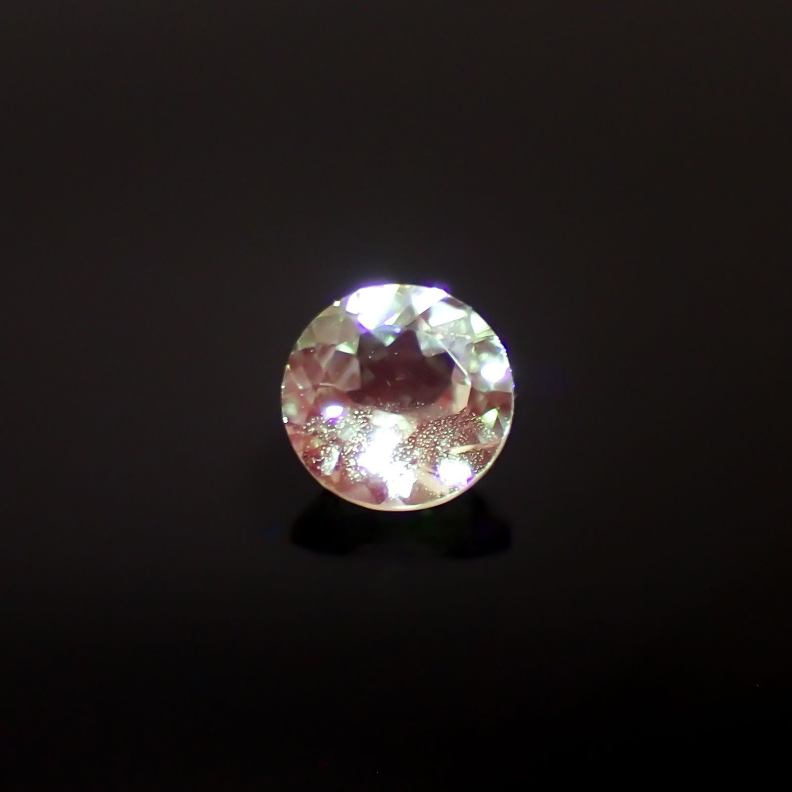 ミントガーネット タンザニア産 0.54ct 5.1×5.1mm前後