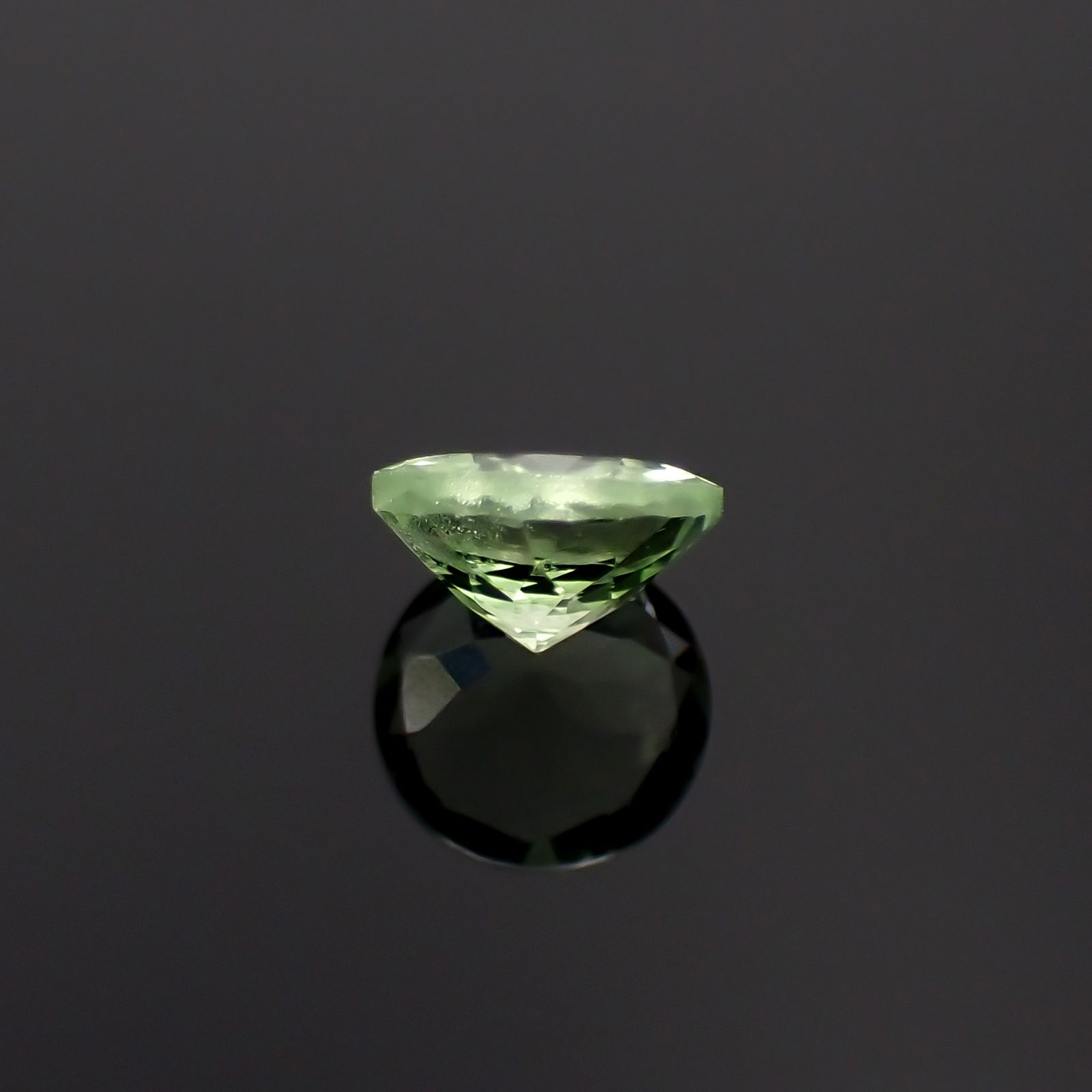 ミントガーネット タンザニア産 0.54ct 5.1×5.1mm前後