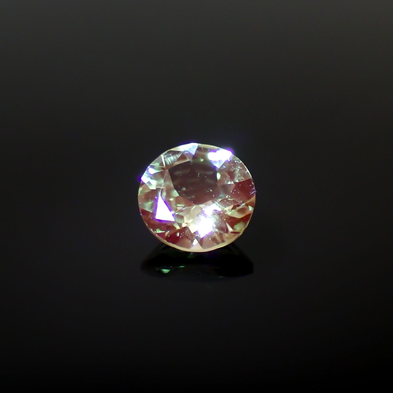 ミントガーネット タンザニア産 0.48ct 5.1×5mm前後