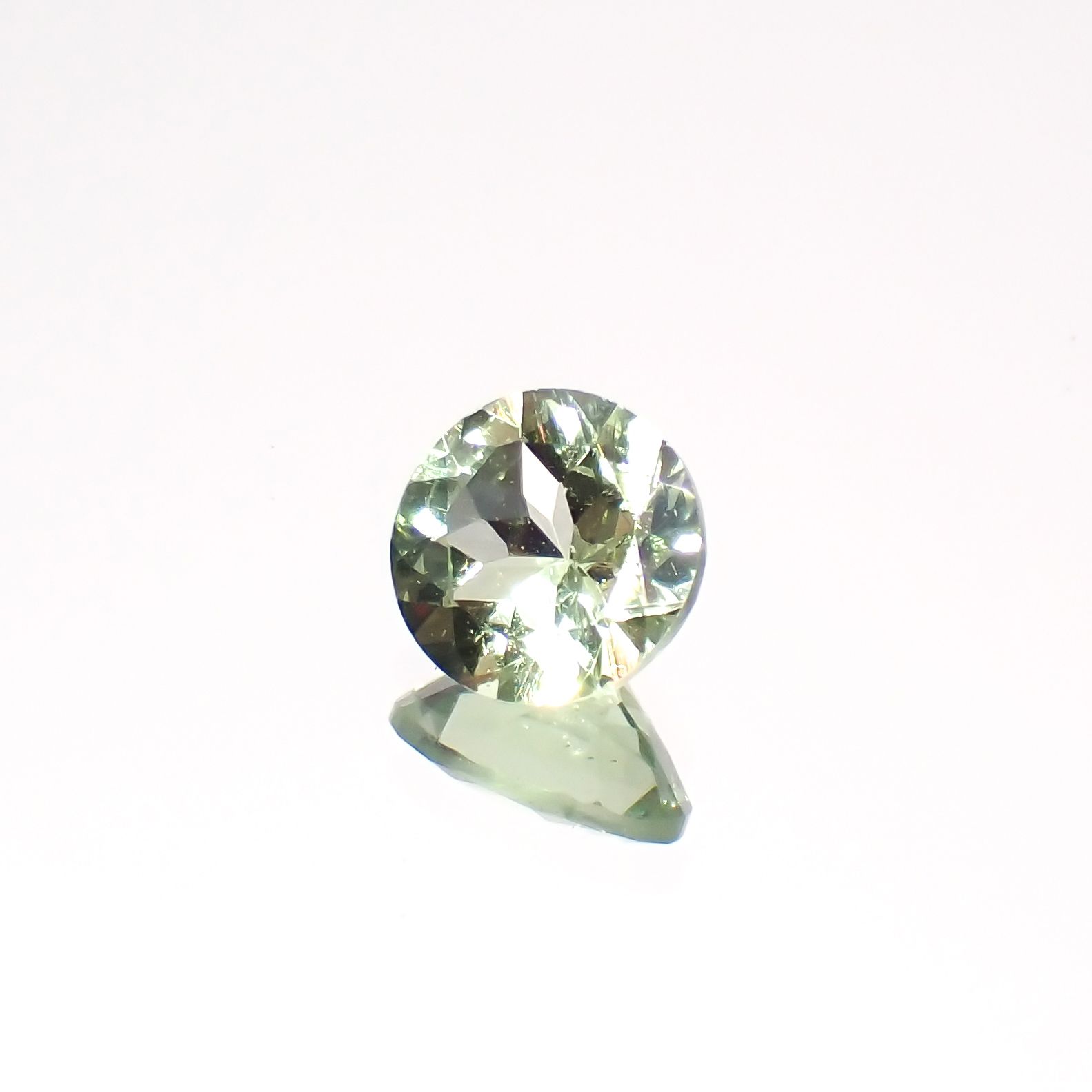 ミントガーネット タンザニア産 0.48ct 5.1×5mm前後