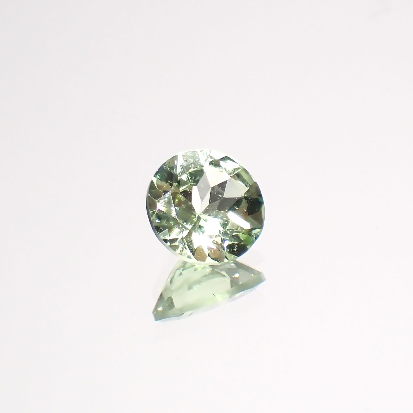 ミントガーネット タンザニア産 0.48ct 5.1×5mm前後