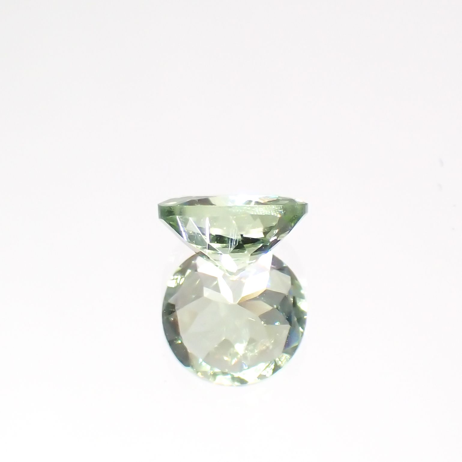 ミントガーネット タンザニア産 0.48ct 5.1×5mm前後