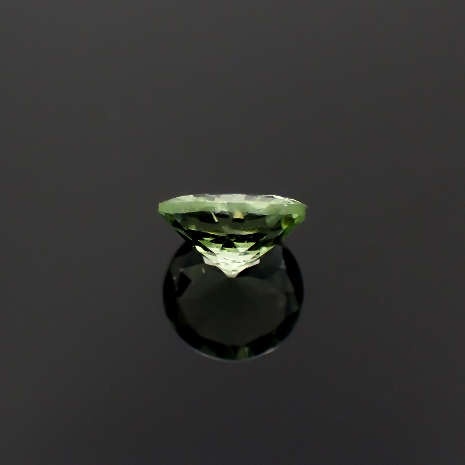 ミントガーネット タンザニア産 0.48ct 5.1×5mm前後