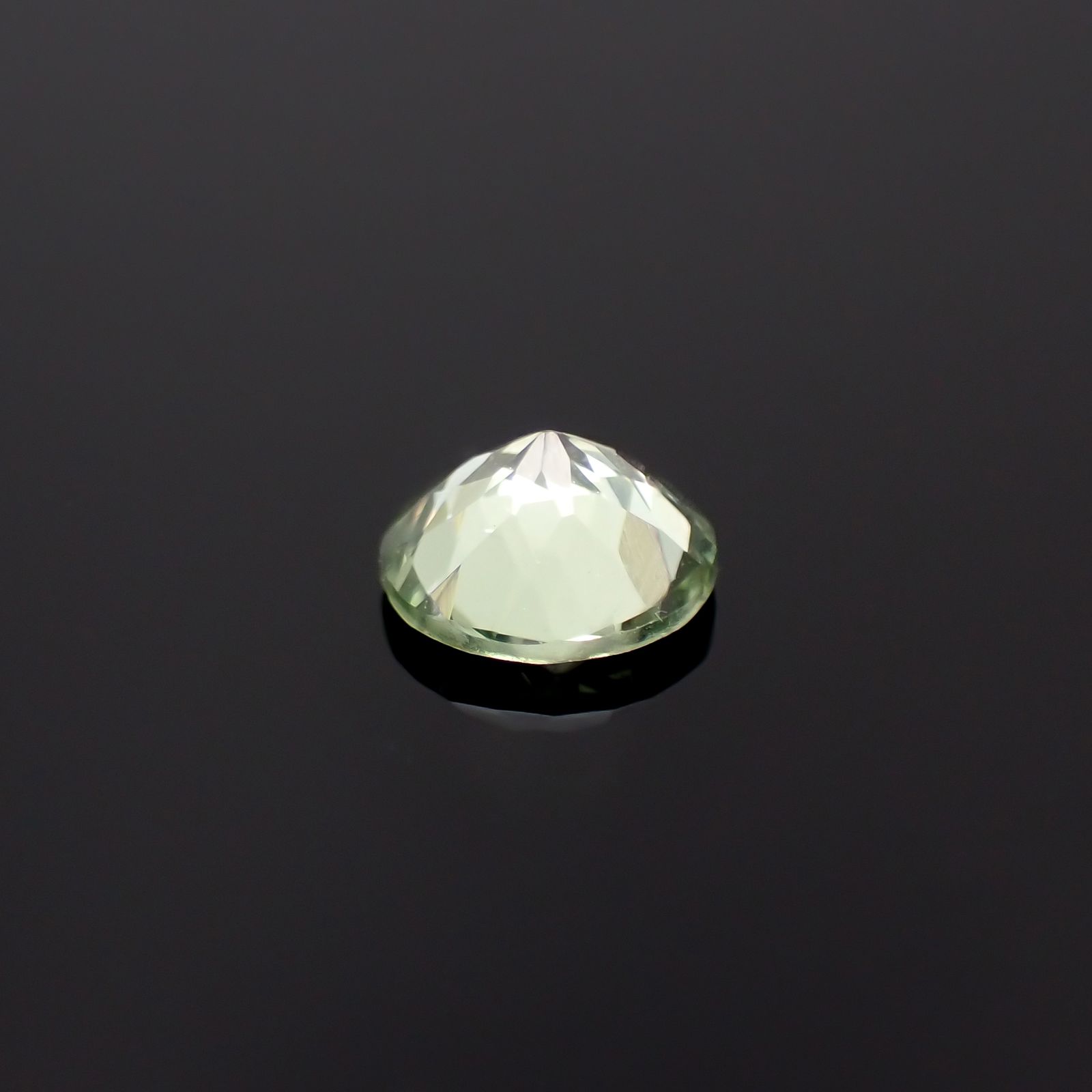 ミントガーネット タンザニア産 0.48ct 5.1×5mm前後