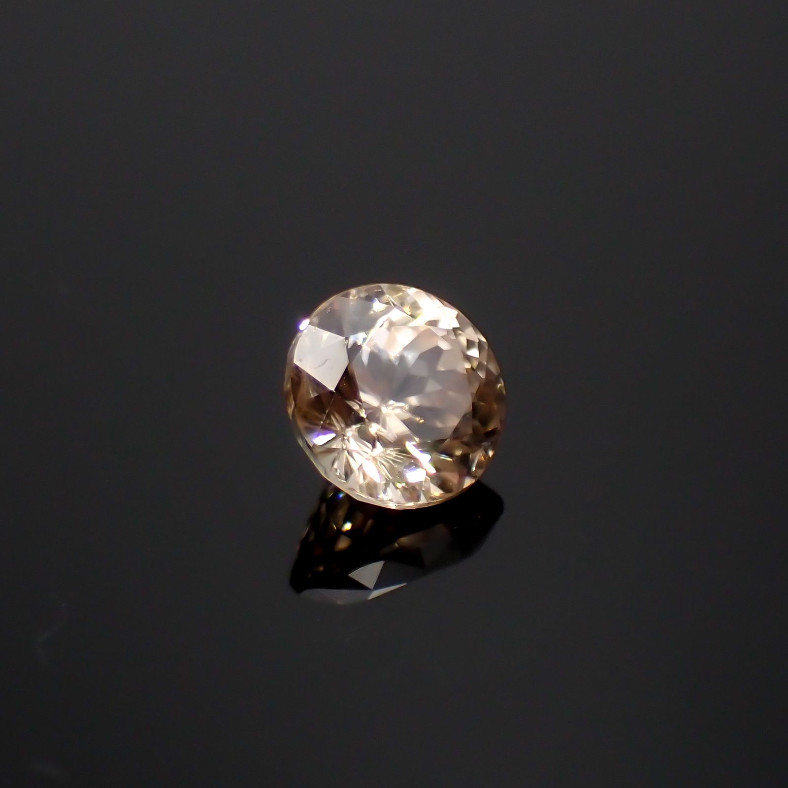 オレンジジルコン（宝石名ジルコン）スリランカ/カンボジア産 1.35ct 識別済 6.1×6.1mm前後