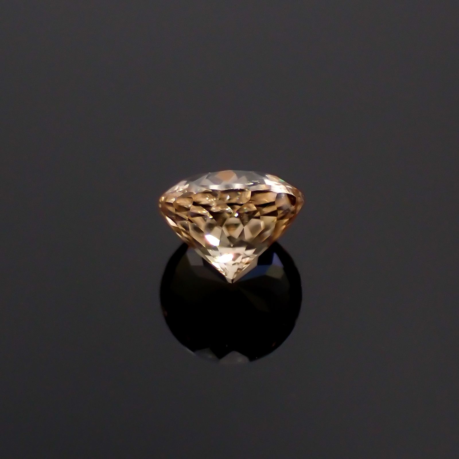 オレンジジルコン（宝石名ジルコン）スリランカ/カンボジア産 1.35ct 識別済 6.1×6.1mm前後