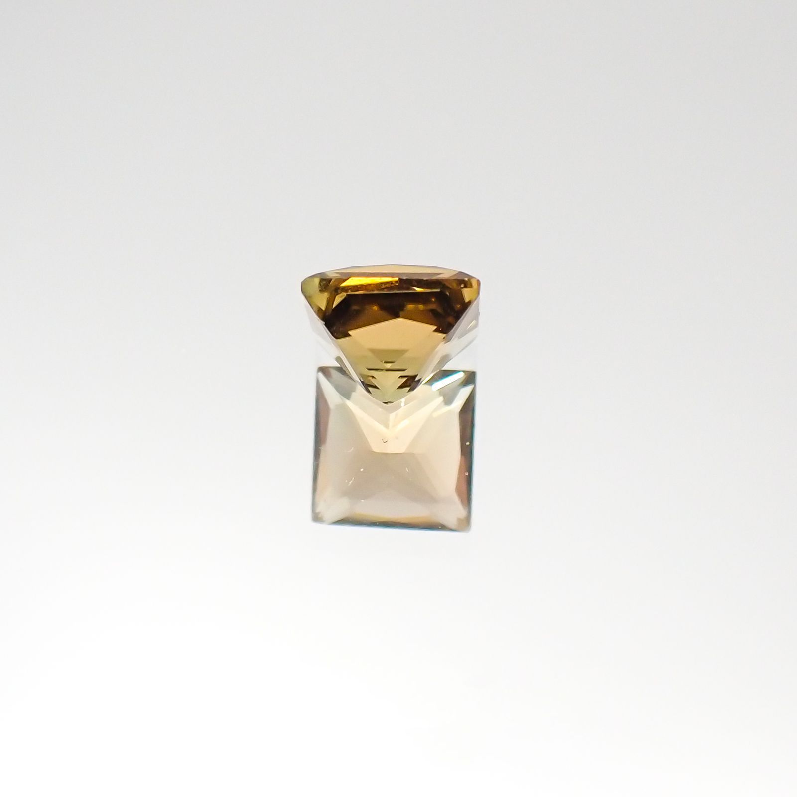 ◇プリンセスカット◇イエロートルマリン（宝石名トルマリン）ブラジル産 0.68ct 識別済 5×5mm前後