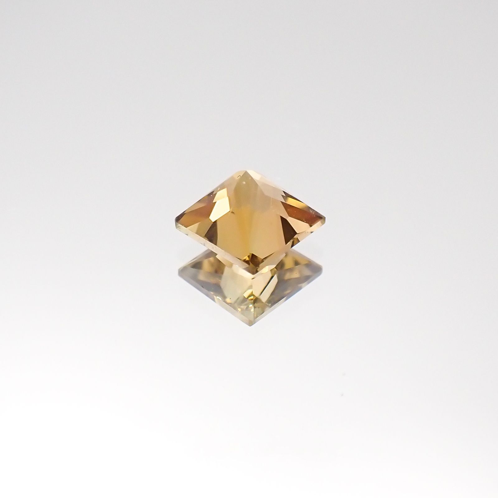 ◇プリンセスカット◇イエロートルマリン（宝石名トルマリン）ブラジル産 0.68ct 識別済 5×5mm前後