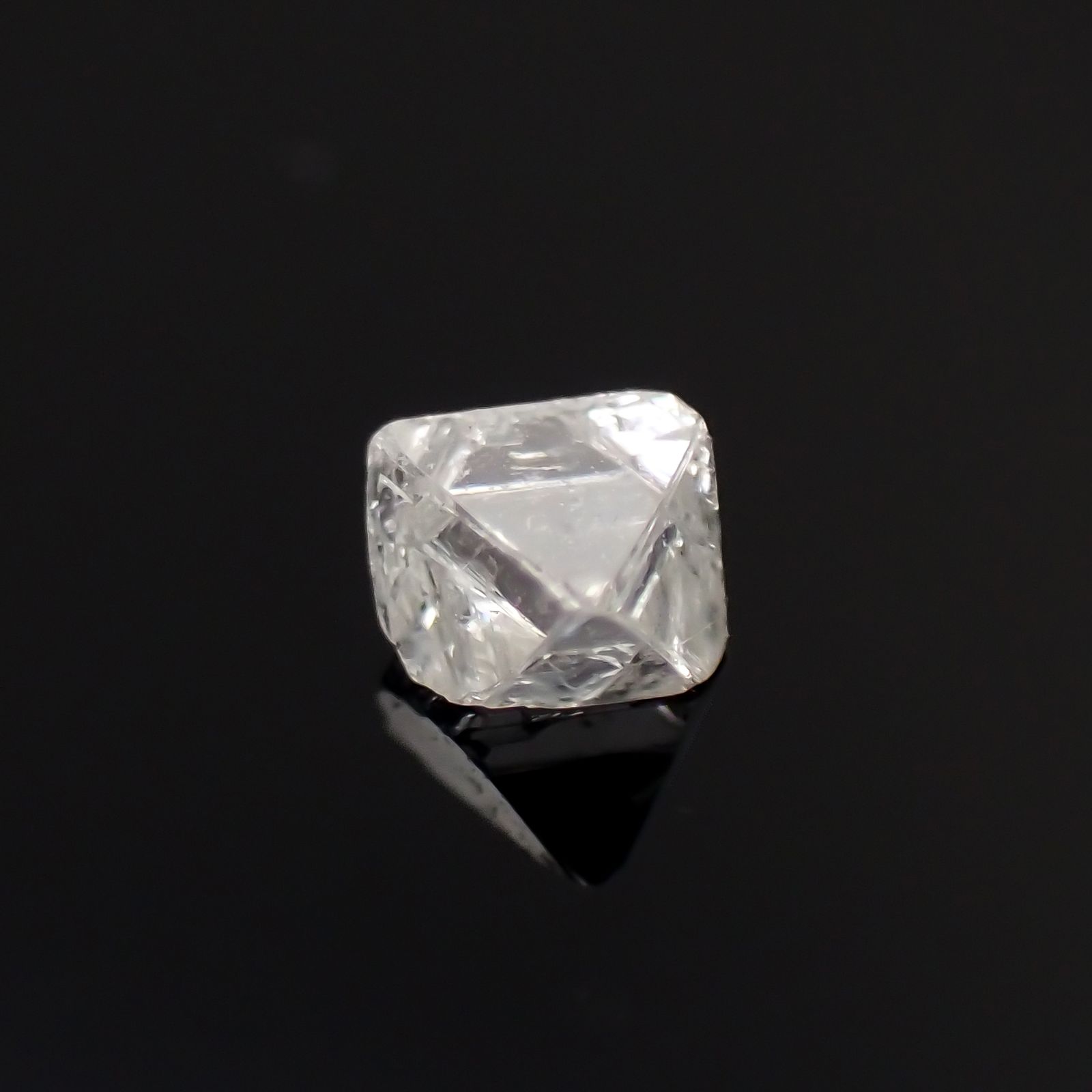 ソーヤブルダイヤモンド 原石（トライゴンあり/Trigon） 0.068ct2.4x2.2mm前後