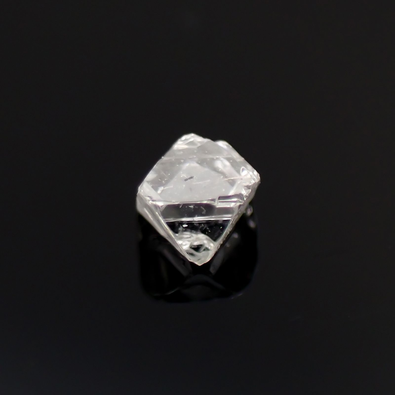 ソーヤブルダイヤモンド 原石（トライゴンあり/Trigon） 0.068ct2.4x2.2mm前後