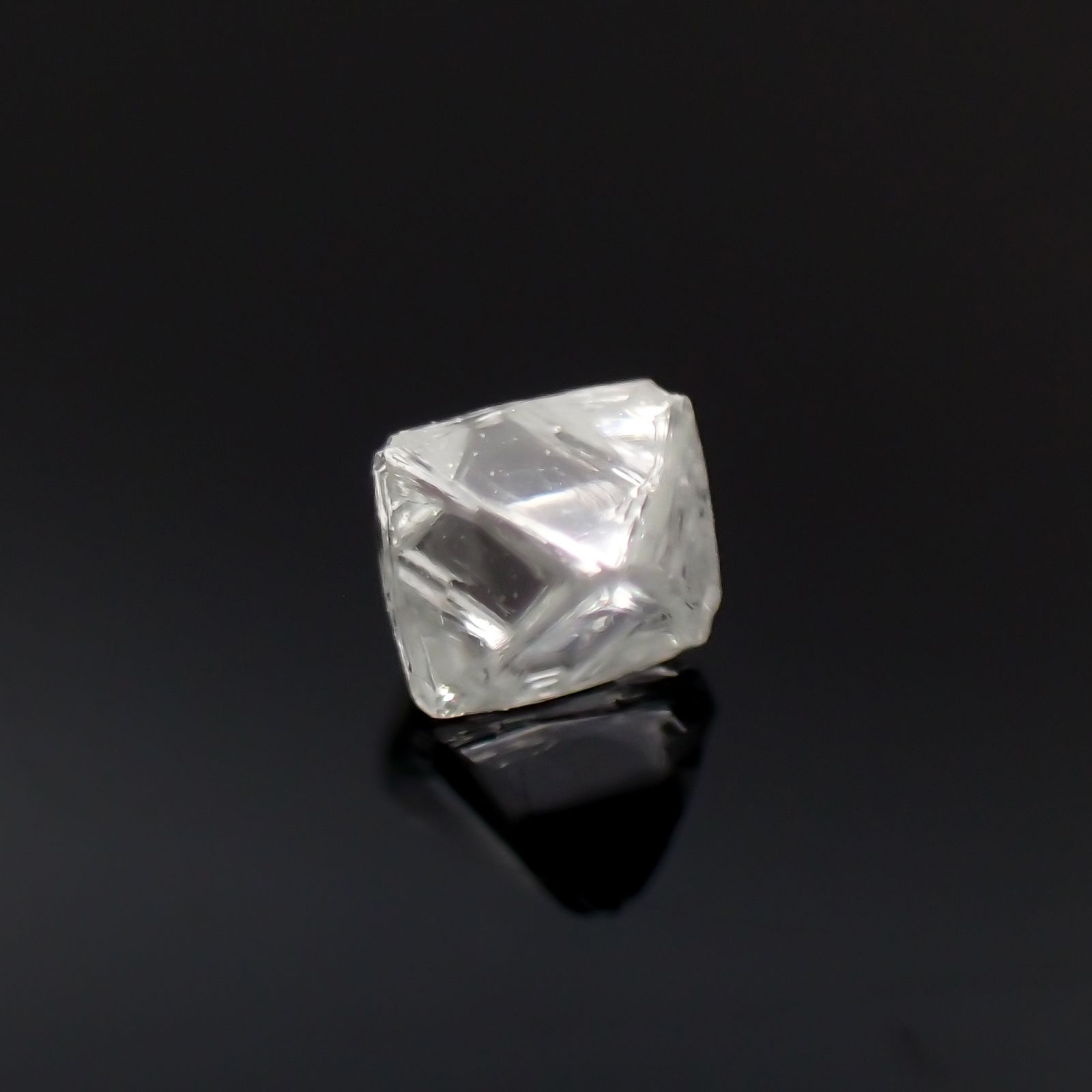 ソーヤブルダイヤモンド 原石（トライゴンあり・薄/Trigon） ロシア産 0.092ct2.6x2.6mm前後