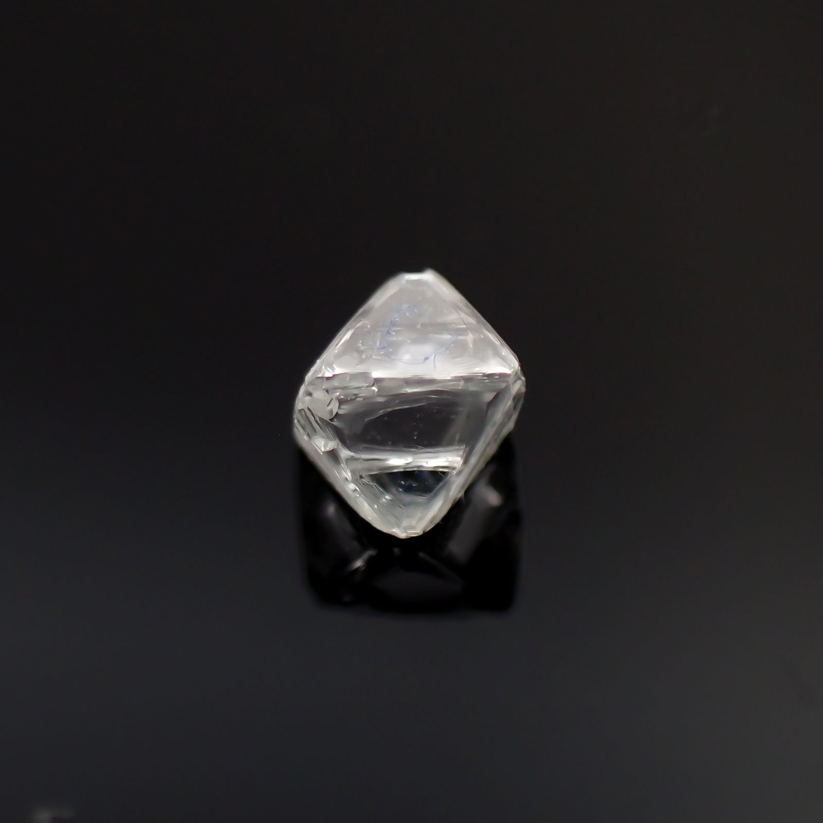 ソーヤブルダイヤモンド 原石（トライゴンあり・薄/Trigon） ロシア産 0.092ct2.6x2.6mm前後