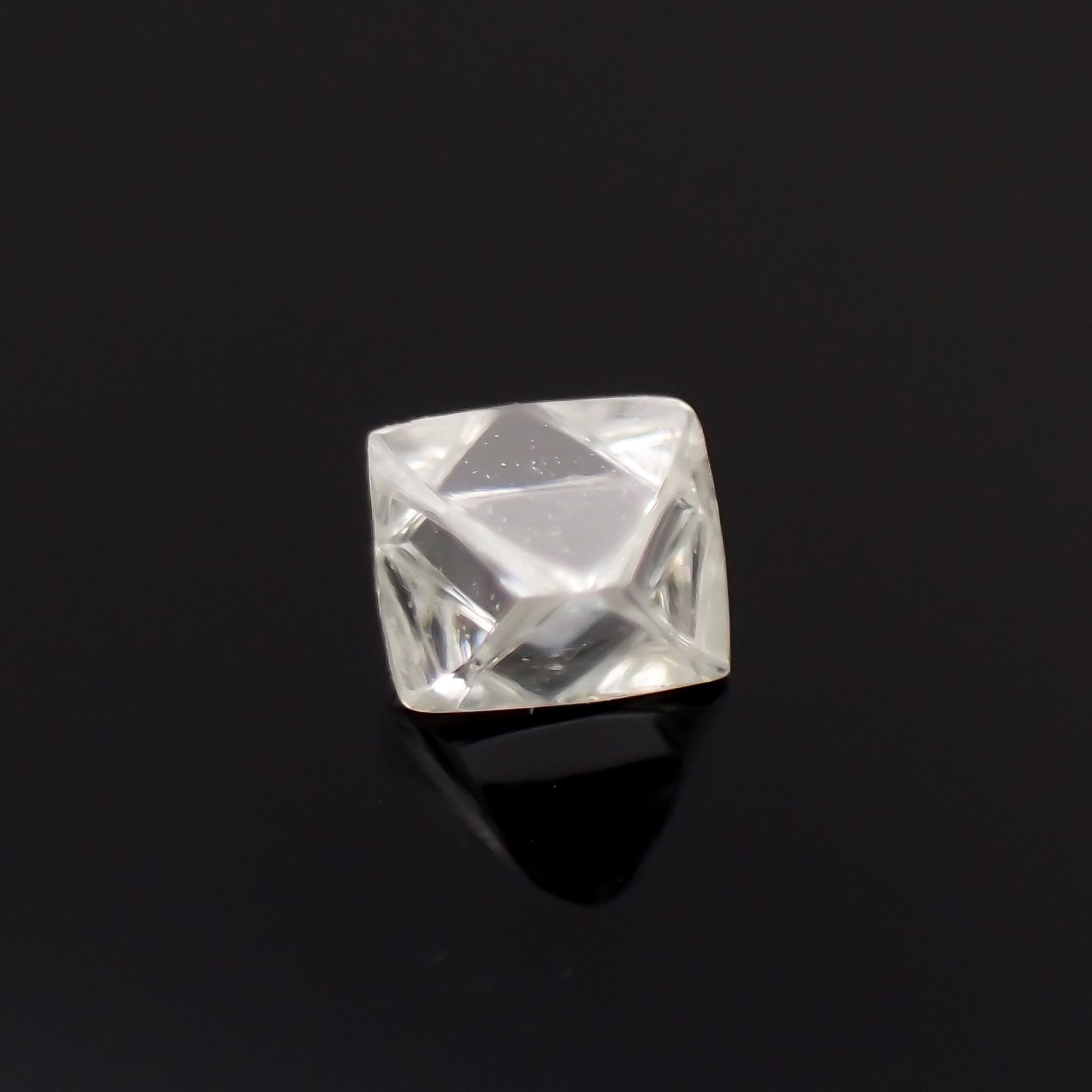 ソーヤブルダイヤモンド 原石（トライゴンあり・薄/Trigon） ロシア産 0.092ct2.8x2.8mm前後