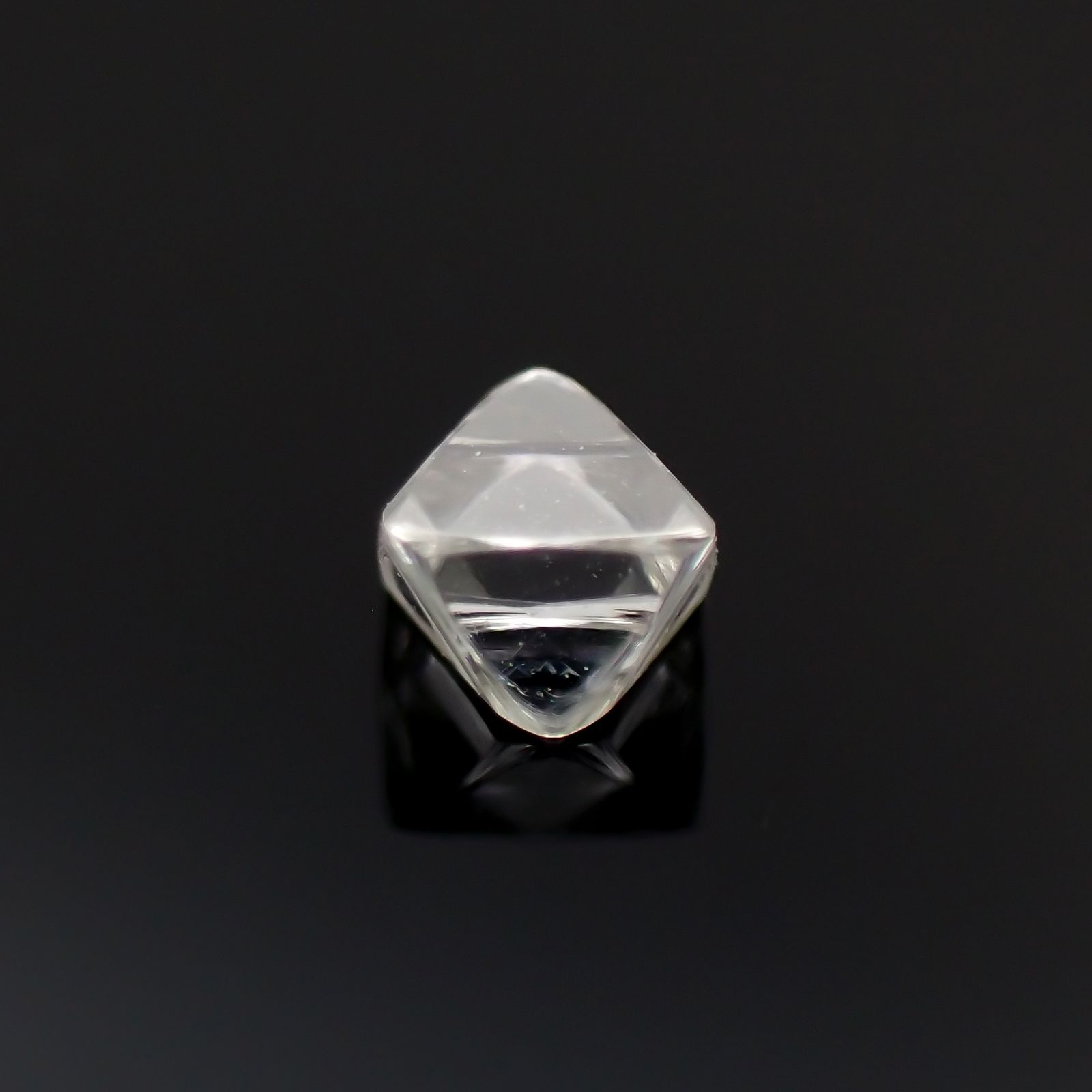 ソーヤブルダイヤモンド 原石（トライゴンあり・薄/Trigon） ロシア産 0.092ct2.8x2.8mm前後