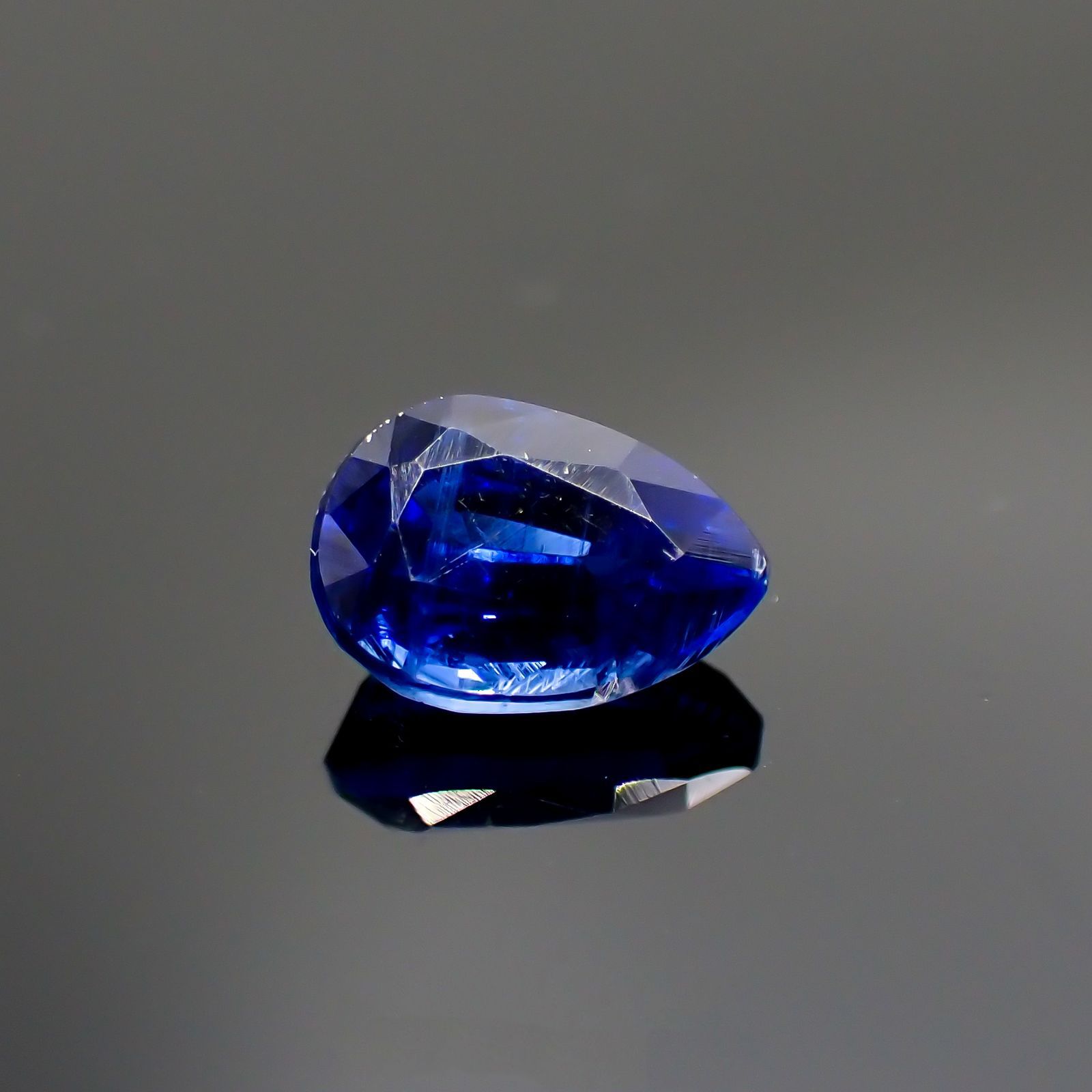 カイヤナイト（宝石名カイヤナイト）ネパール産 1.08ct 識別済7.1x5.0mm前後