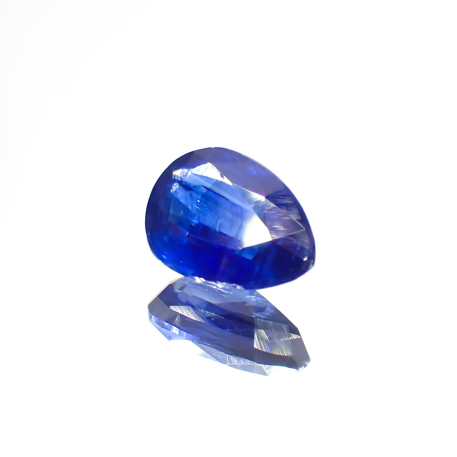 カイヤナイト（宝石名カイヤナイト）ネパール産 0.92ct 識別済7.1x5.1mm前後