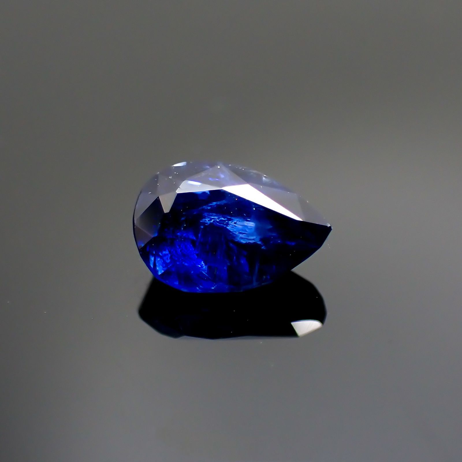 カイヤナイト（宝石名カイヤナイト）ネパール産 1.01ct 識別済7.2x5.0mm前後