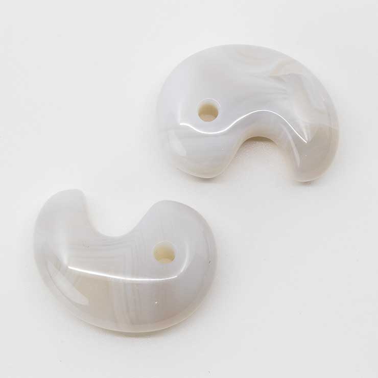 【粒売り/バラ売り】勾玉 白雪瑪瑙(北海道 花石産)30mm