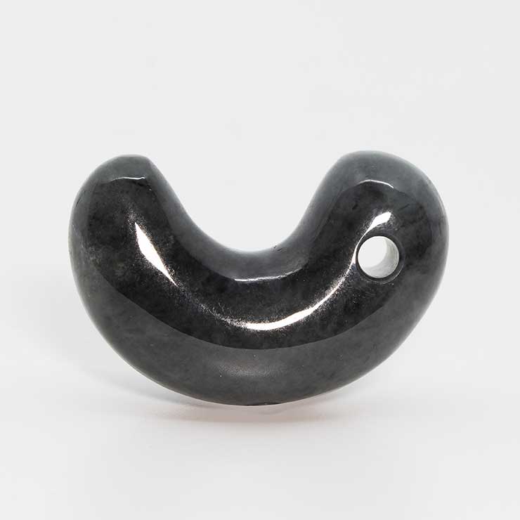 【一点もの】勾玉 糸魚川翡翠 黒 35mm【鑑別書付き】