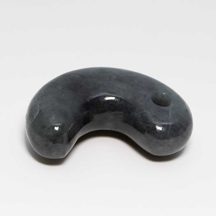 【一点もの】勾玉 糸魚川翡翠 黒 35mm【鑑別書付き】