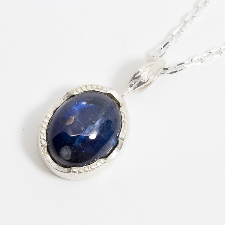 【一点もの】ネパール産カイヤナイト ペンダント【Leaf】