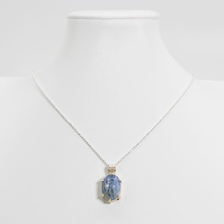 【一点もの】ネパール産カイヤナイト ペンダント【Leaf】