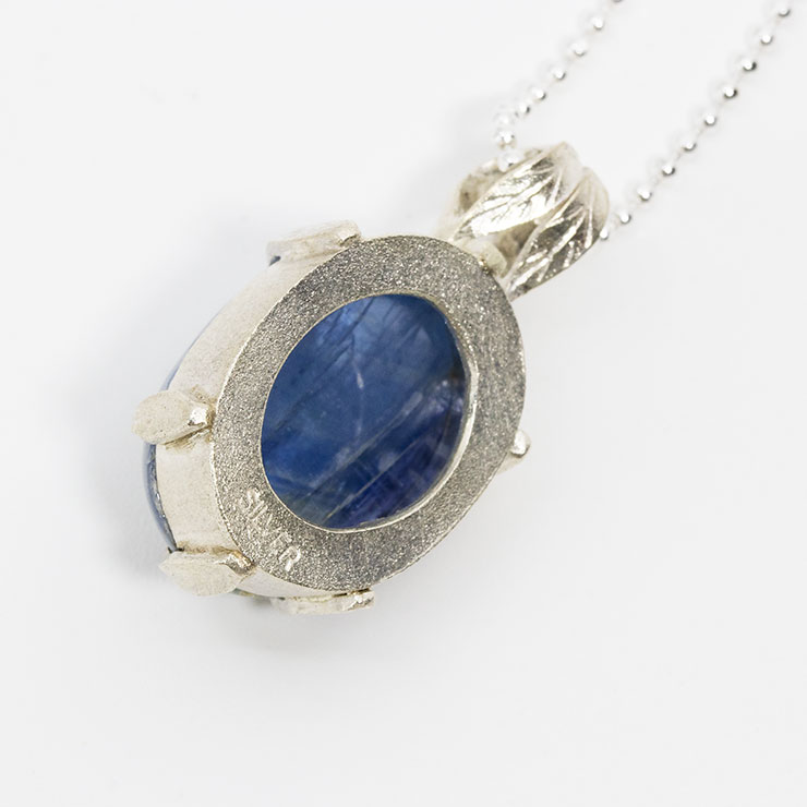 【一点もの】ネパール産カイヤナイト ペンダント【Leaf】