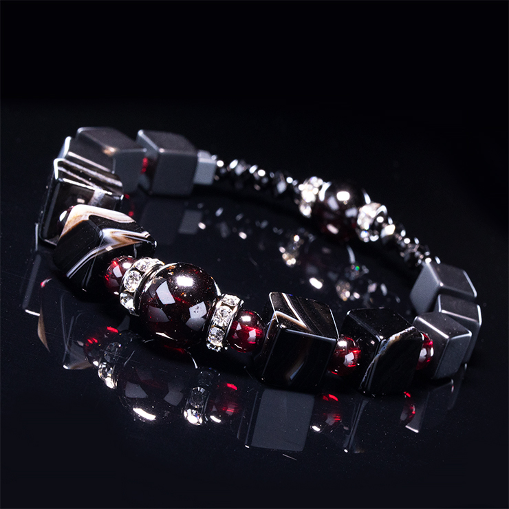 【X.G】ガーネット・キューブカットオニキス デザインブレスレット
